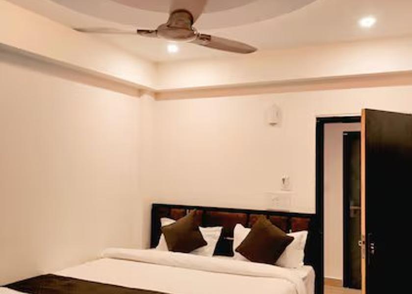 Uttar Pradesh Ayodhya Super Deluxe Room Perfect for Family and Couple