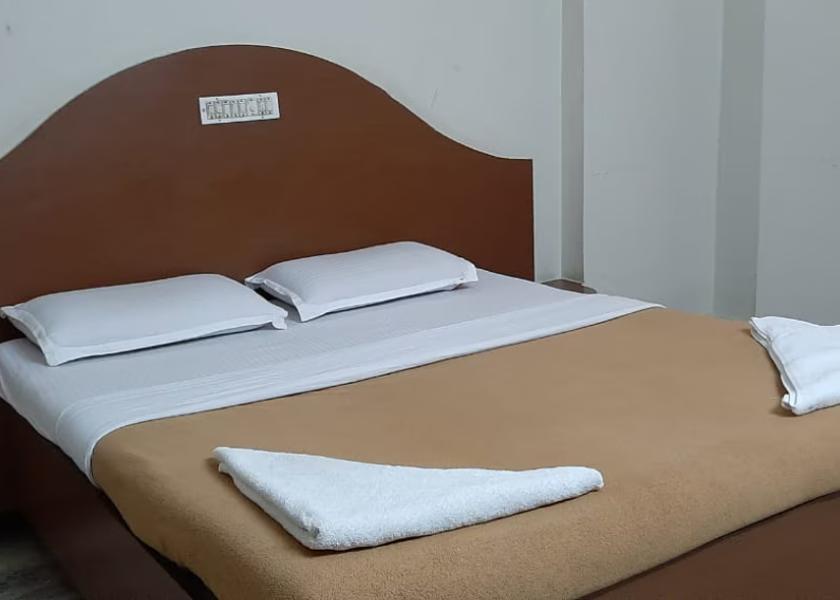 Karnataka Hassan king Bedded Double non AC room