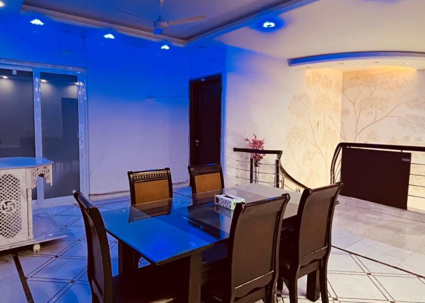Delhi Delhi Breakfast Area