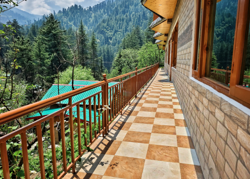 Himachal Pradesh Jibhi 1025