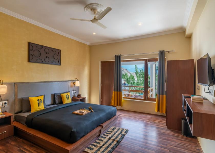 Ladakh Leh Deluxe Double Room with Balcony and Mountain View