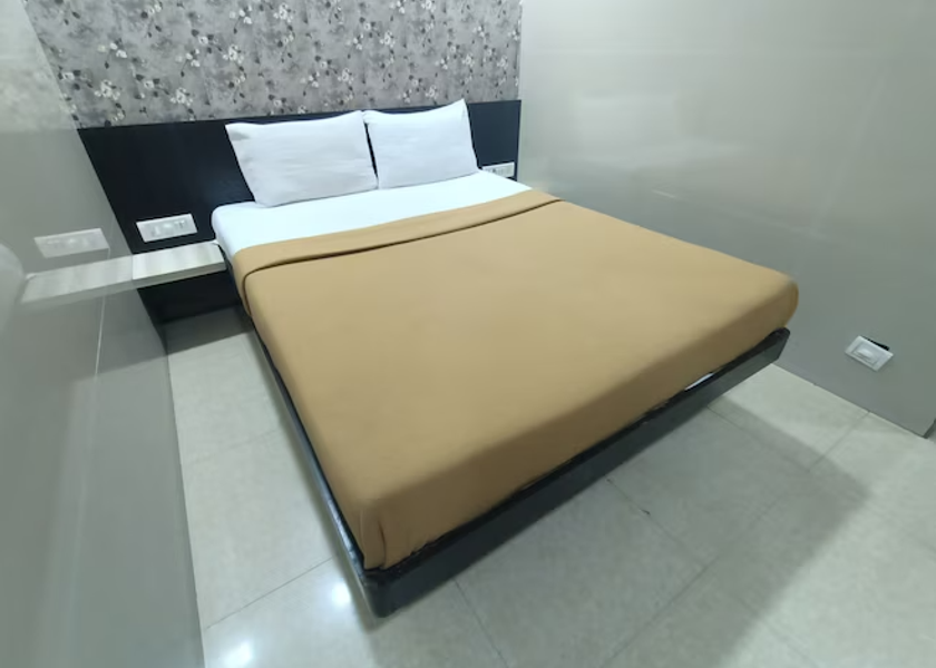 Maharashtra Thane Standard Non AC Room