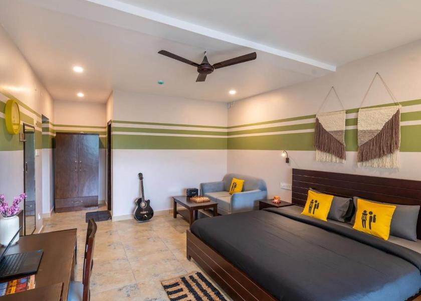 Himachal Pradesh Dharamshala Deluxe Double Room with Balcony and Valley View