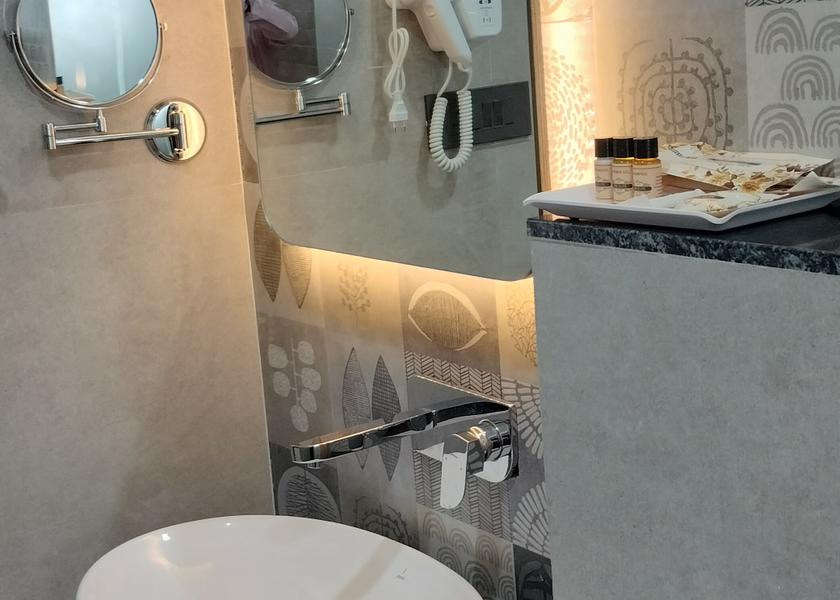 Tripura Agartala White Lily Premium