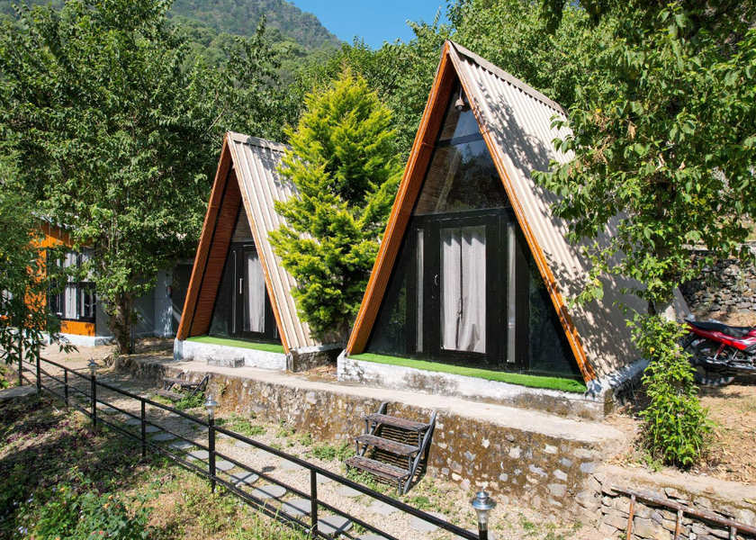 Uttarakhand Bhimtal Hotel Exterior