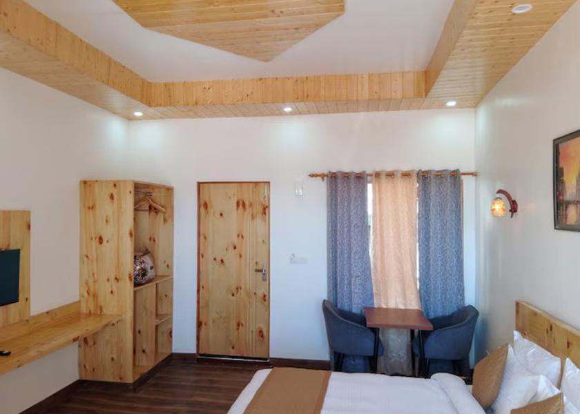 Uttarakhand Mukteshwar Castle Room