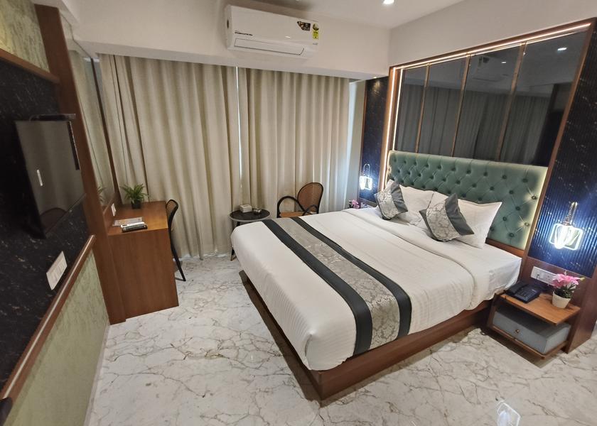 Maharashtra Navi Mumbai Deluxe AC Room