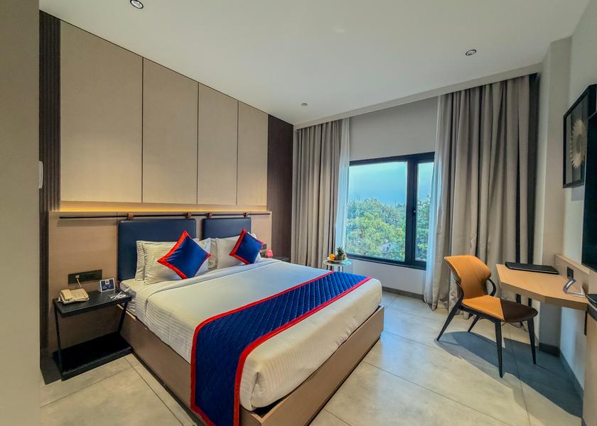 Maharashtra Pune Deluxe Queen Room