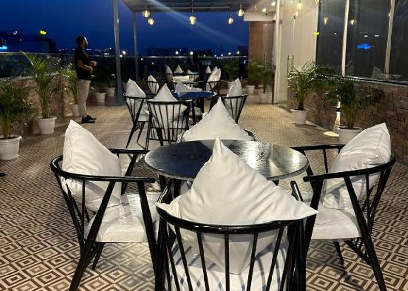 Uttar Pradesh Noida Food & Dining