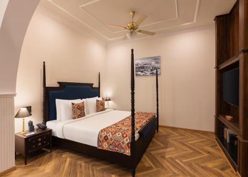 Himachal Pradesh Palampur King room with Mountain View