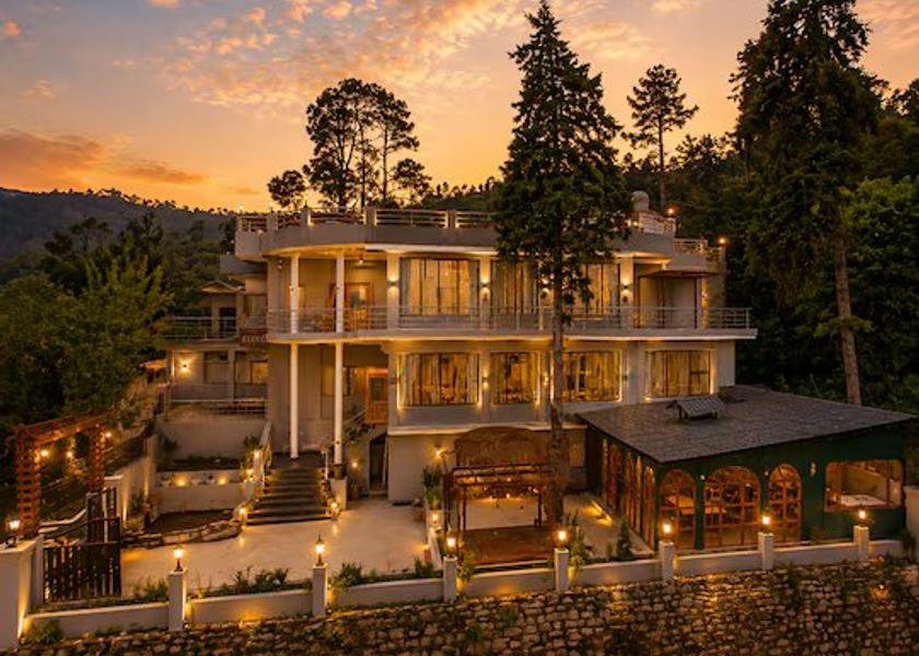 Uttarakhand Kausani Hotel Exterior