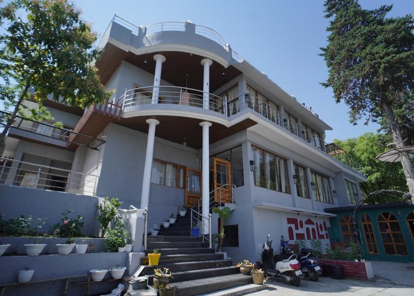 Uttarakhand Kausani Hotel Exterior