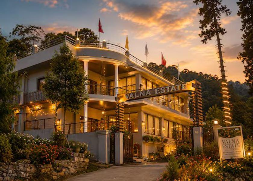 Uttarakhand Kausani Hotel Exterior