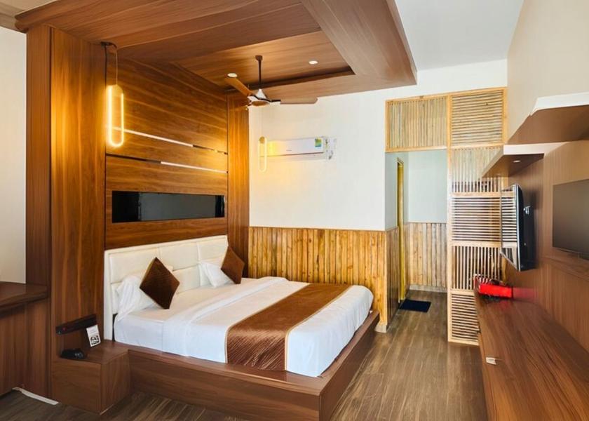Uttarakhand Ramnagar Deluxe Room