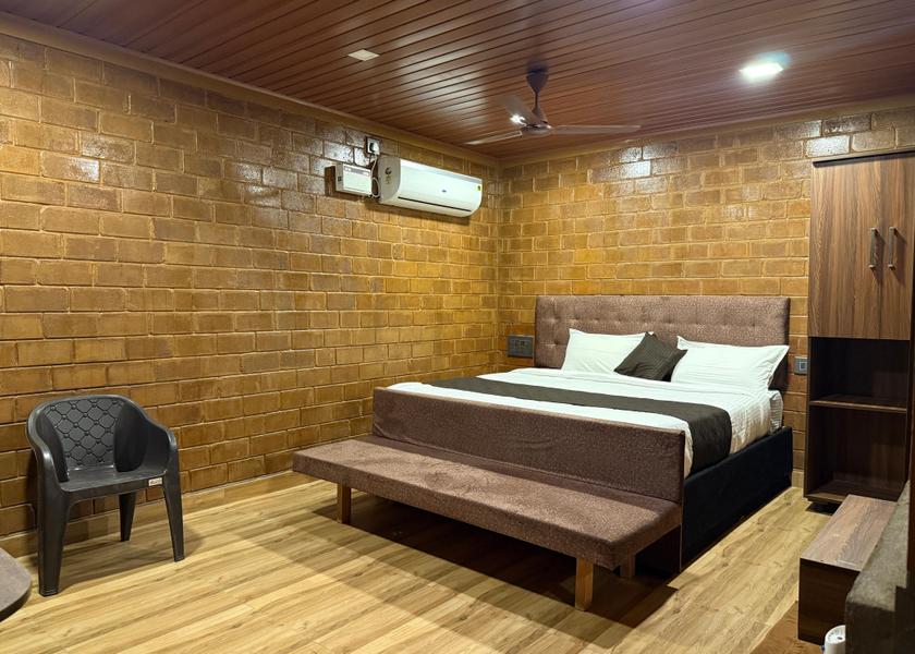 Tamil Nadu Thanjavur Standard Room