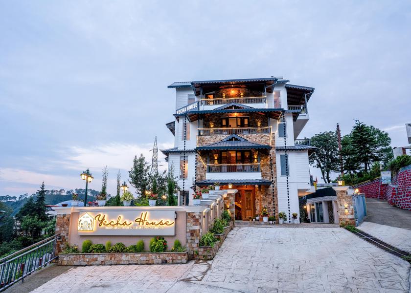 Uttarakhand Bhimtal Hotel Exterior