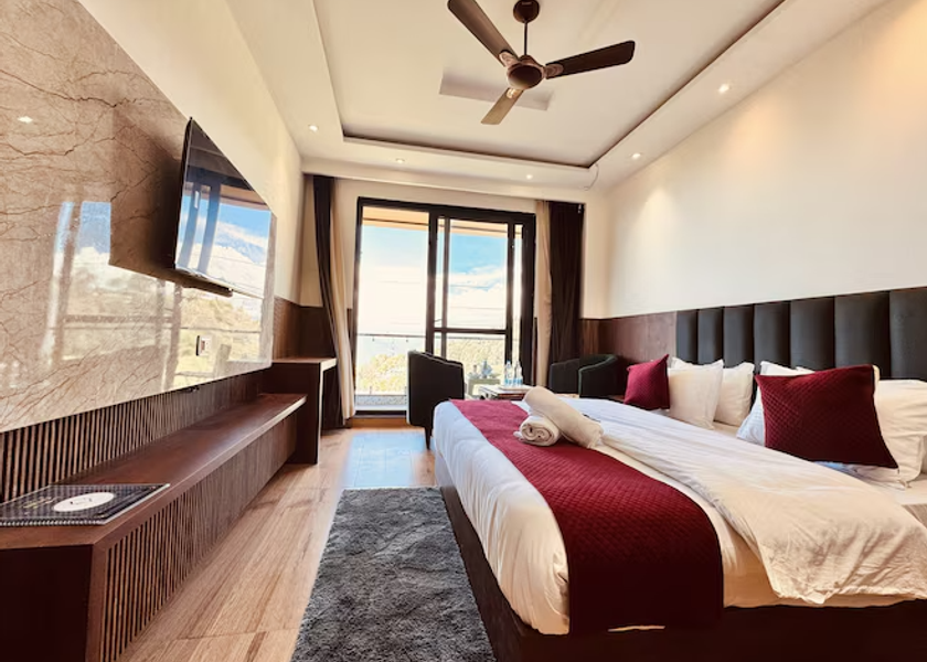Himachal Pradesh Dalhousie Super deluxe room with balcony -mountain and forest view