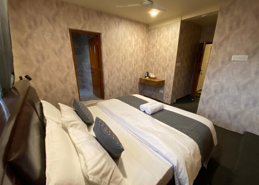 Jammu and Kashmir Srinagar Deluxe Room