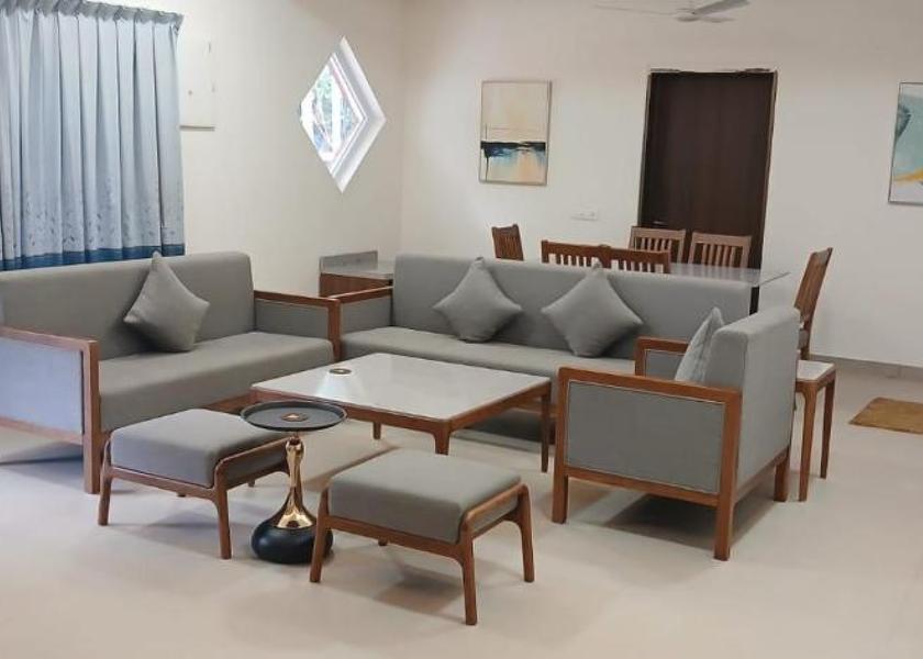 Tamil Nadu Courtrallam Public Areas