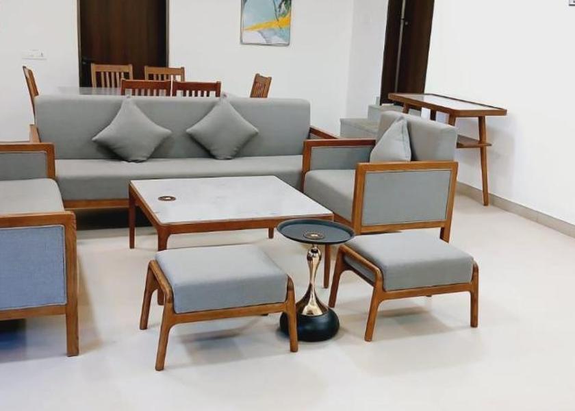 Tamil Nadu Courtrallam Public Areas