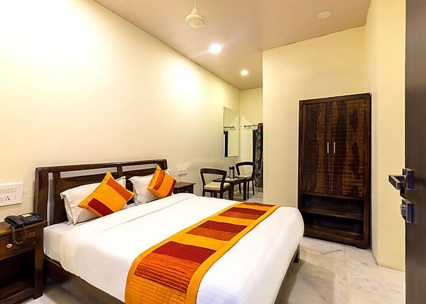 Rajasthan Mount Abu Deluxe AC room