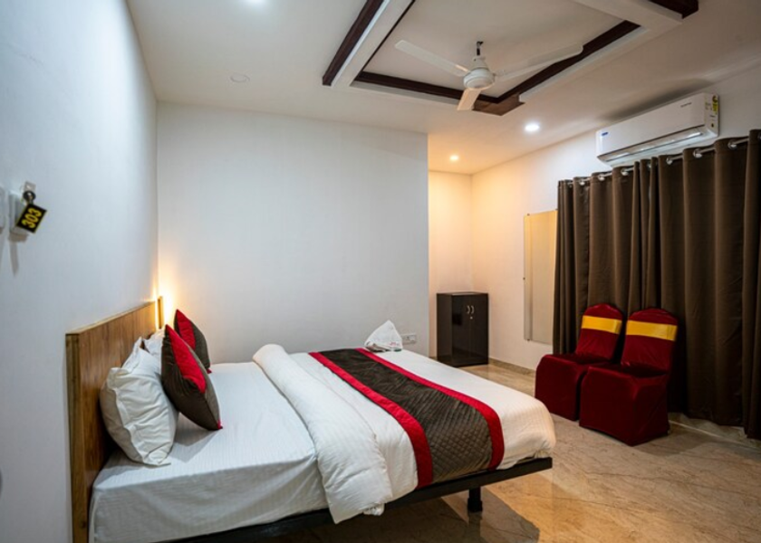 Maharashtra Nagpur Deluxe AC Room