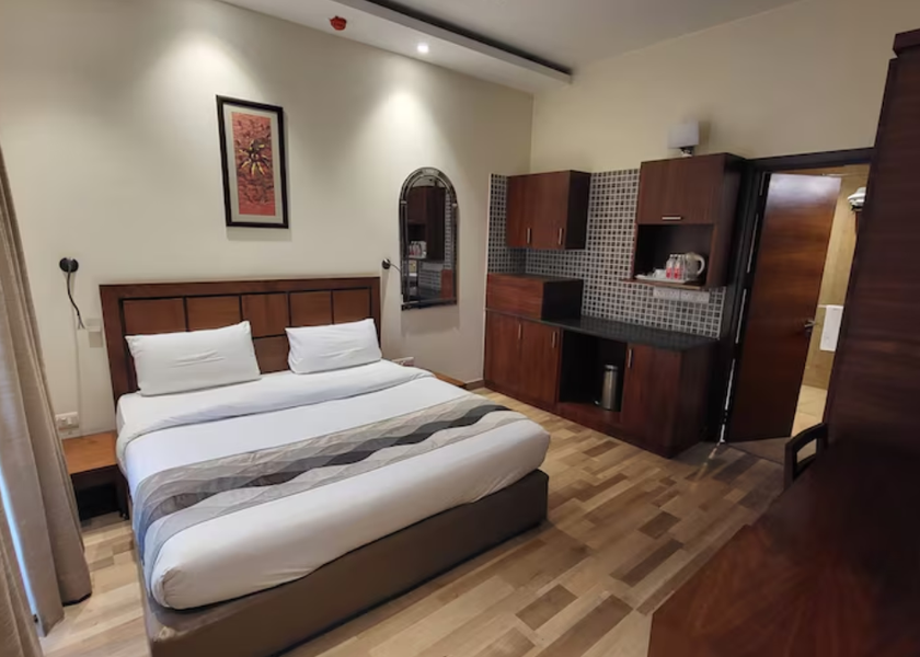 Delhi Delhi Superior Deluxe King Suite