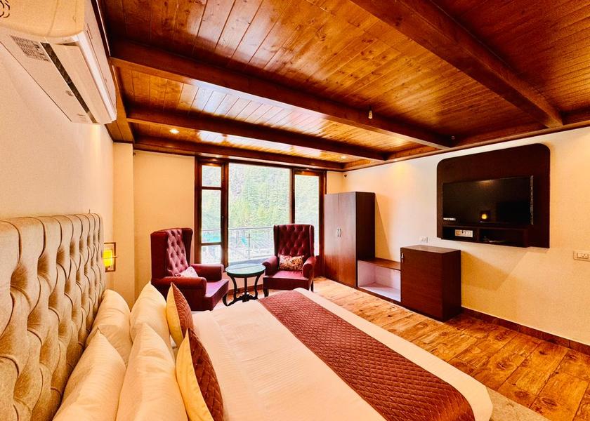 Himachal Pradesh Kasol Cozy Room with Side Balcony