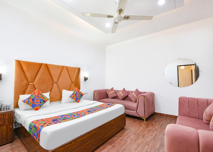 Delhi Delhi Deluxe Room