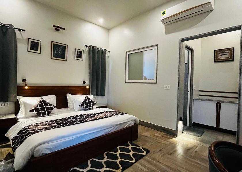 Uttarakhand Nainital Cottage Room with Mountain View