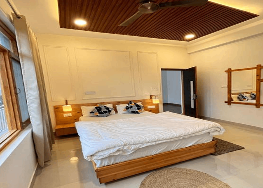 Himachal Pradesh Bir Queen Room