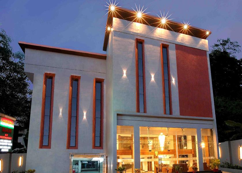 Kerala Karunagappalli Hotel Exterior
