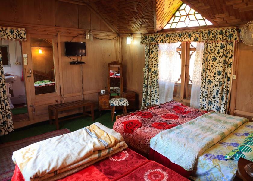 Jammu and Kashmir Srinagar Room
