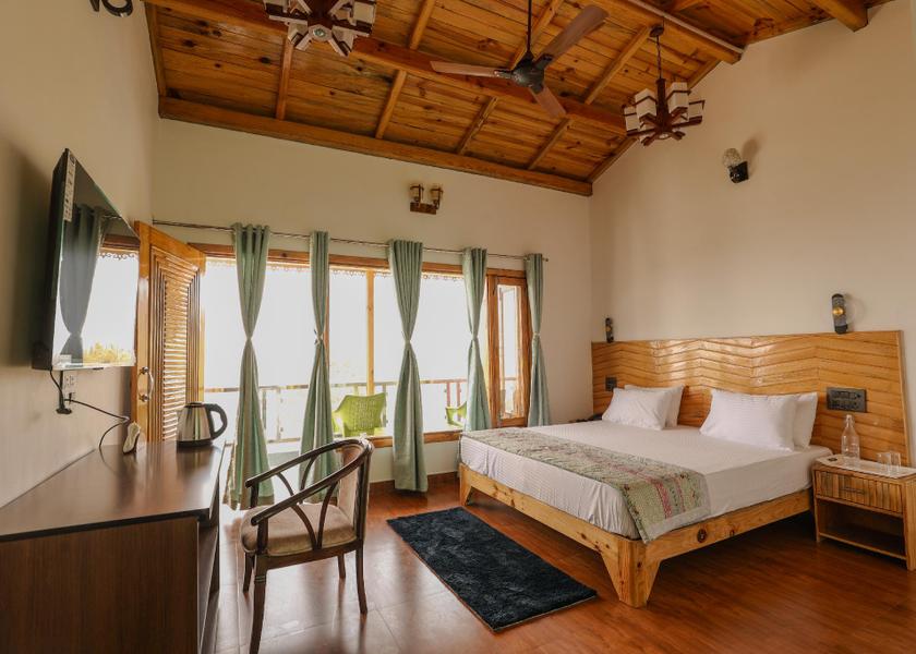 Uttarakhand Kausani Deluxe - 1 King Bed