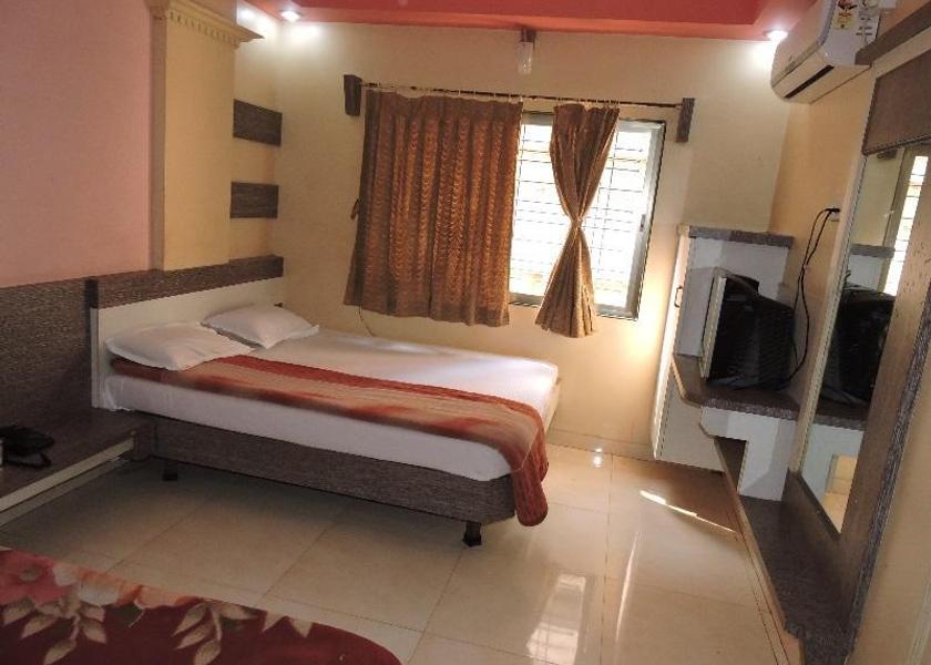 Maharashtra Shirdi Triple Non-Air Conditioning