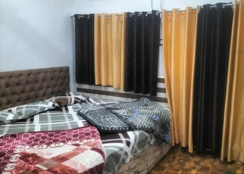 Uttar Pradesh Mathura Quadruple Family Room with Air Conditioning