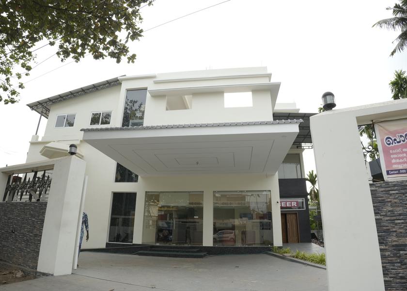 Kerala Kodungallur Hotel Exterior