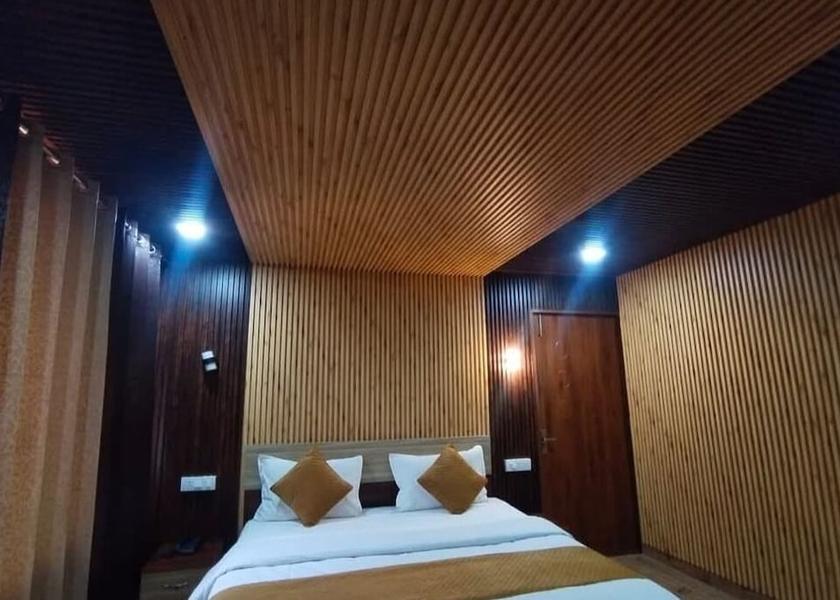 Uttarakhand Dhanaulti Room