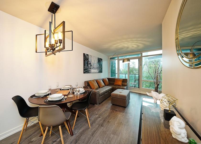 Ontario Toronto In-Room Dining