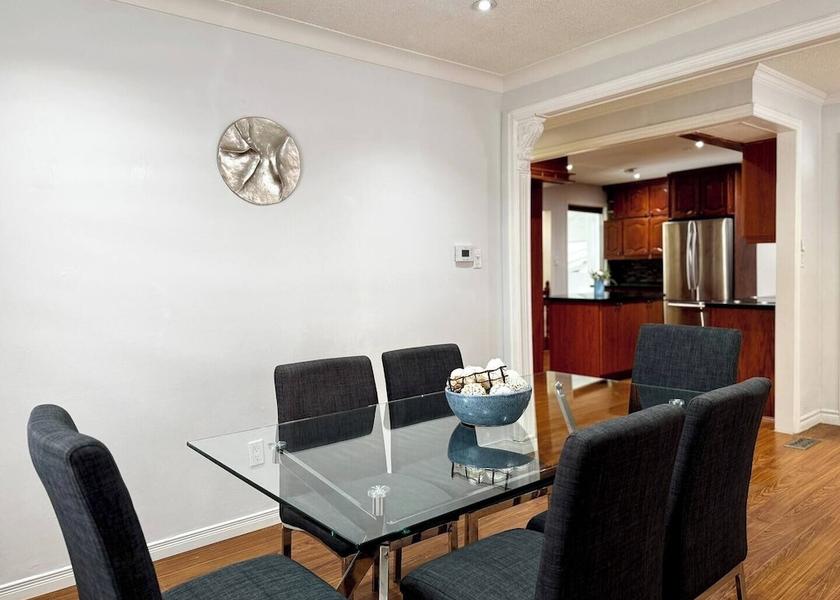 Ontario Toronto In-Room Dining