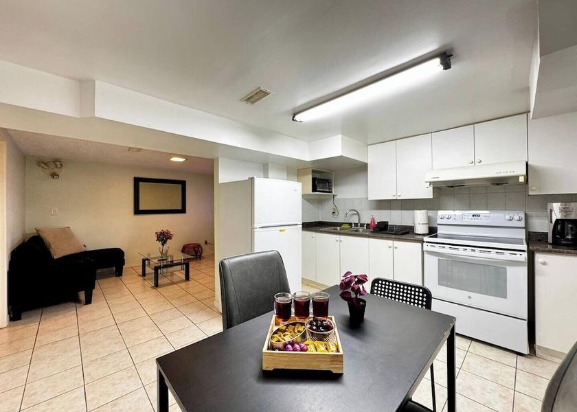 Ontario Toronto In-Room Dining