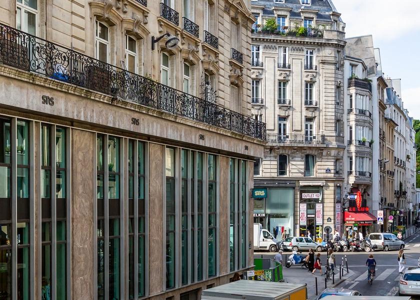 Ile-de-France Paris Exterior Detail