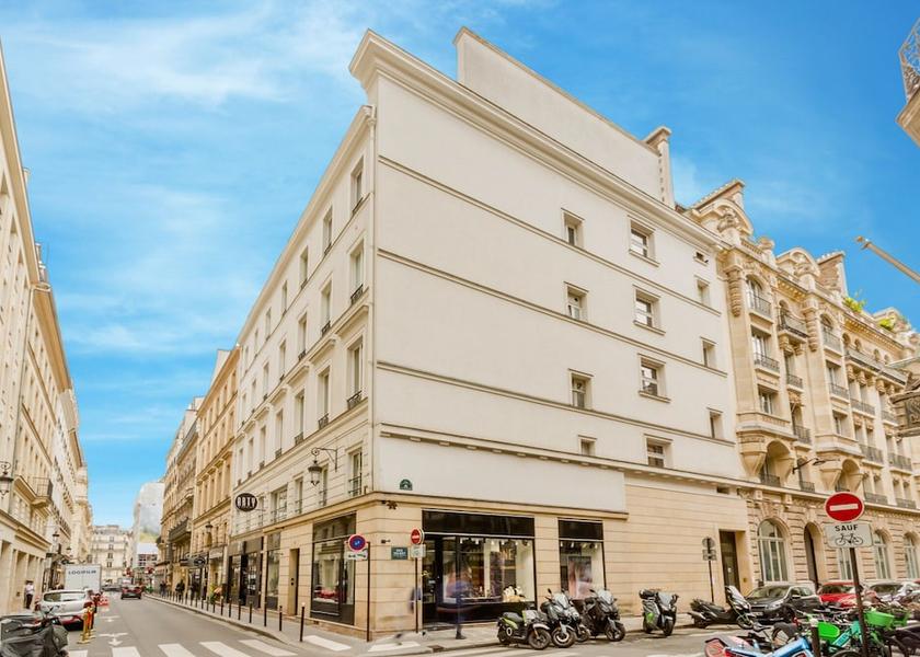 Ile-de-France Paris Exterior Detail