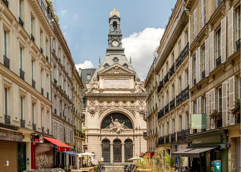 Ile-de-France Paris Exterior Detail
