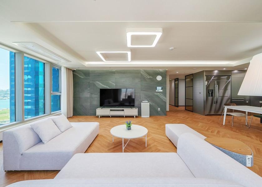 Busan Living area