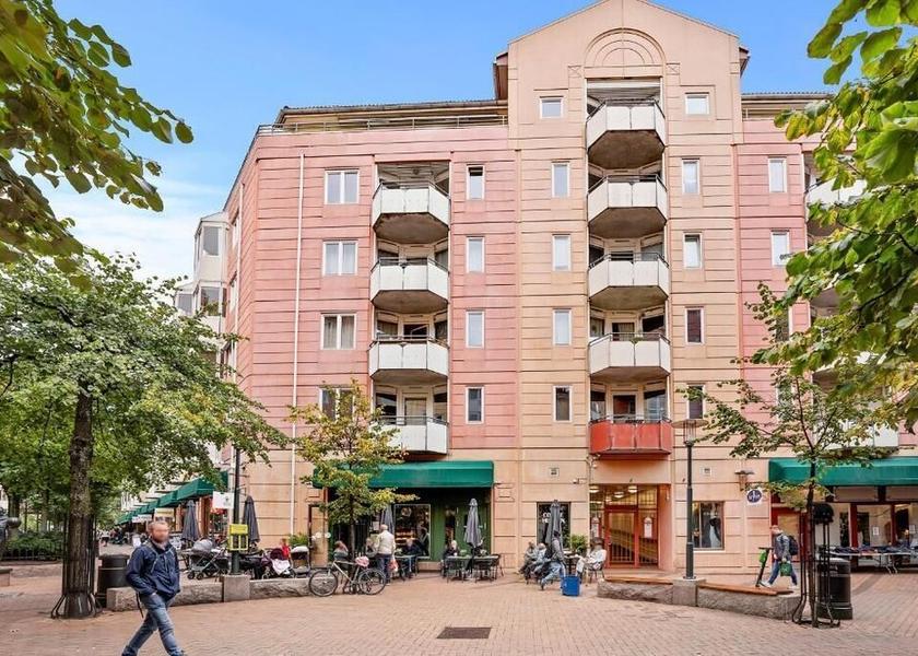  Oslo Exterior Detail