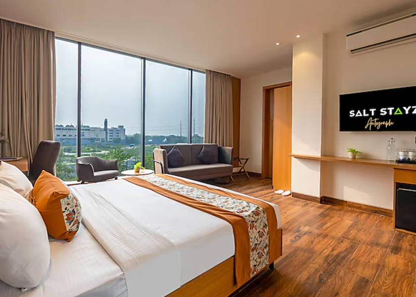 Uttar Pradesh Noida Suite Room with City View and Pool Access