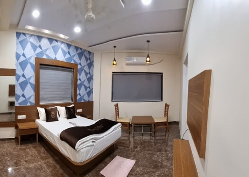 Maharashtra Barshi Suite AC Room