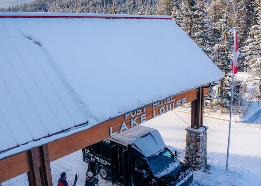 Alberta Lake Louise Snow and ski sports