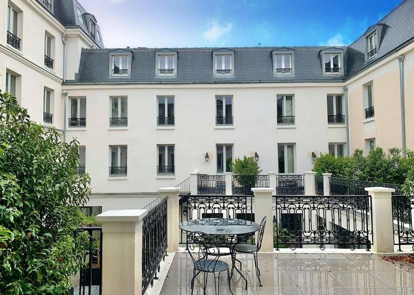 Ile-de-France Fontainebleau Exterior Detail